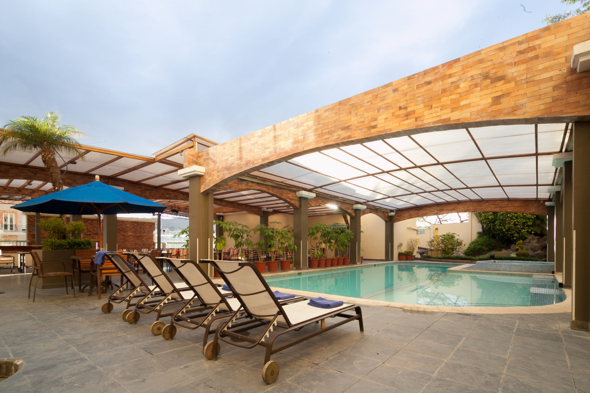 Sonesta Hotel Loja Exterior photo